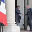 Nicolas Hulot et Stéphane Richard à l'Elysée lors de la remise de l'insigne de Commandeur de la Légion d'Honneur à Bill Gates et sa femme Melinda. Paris, le 21 avril 2017.