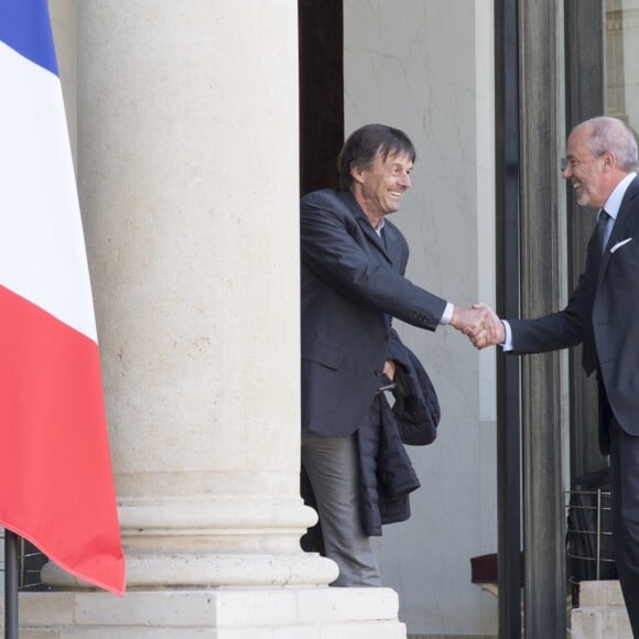 Nicolas Hulot et Stéphane Richard à l'Elysée lors de la remise de l'insigne de Commandeur de la Légion d'Honneur à Bill Gates et sa femme Melinda. Paris, le 21 avril 2017.