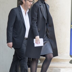 Xavier Niel (directeur de Iliad et copropriétaire du groupe Le Monde) avec sa compagne Delphine Arnault à l'Elysée lors de la remise de l'insigne de Commandeur de la Légion d'Honneur à Bill Gates et sa femme Melinda. Paris, le 21 avril 2017.