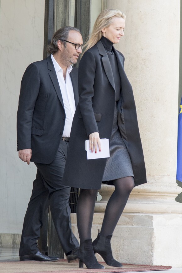 Xavier Niel (directeur de Iliad et copropriétaire du groupe Le Monde) avec sa compagne Delphine Arnault à l'Elysée lors de la remise de l'insigne de Commandeur de la Légion d'Honneur à Bill Gates et sa femme Melinda. Paris, le 21 avril 2017.