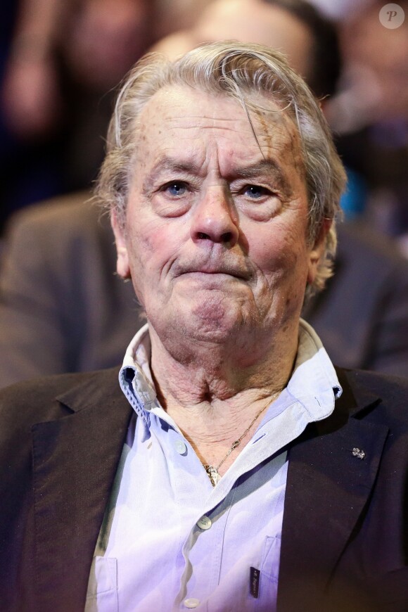 L'acteur français Alain Delon assiste au meeting d'Alain Juppé, maire de Bordeaux et candidat à la primaire de la droite et du centre (Les Républicains LR), au Zénith, à Paris, France, le 14 novembre 2016. © Stéphane Lemouton/Bestimage