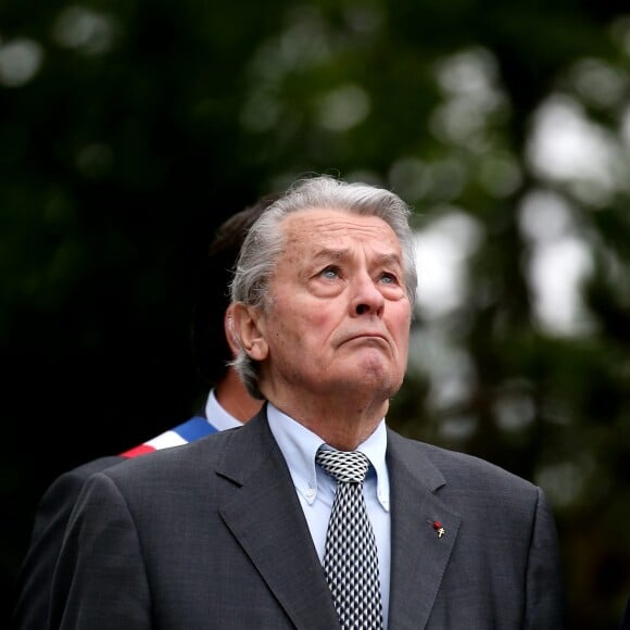 Alain Delon participe aux commémorations du 76 ème anniversaire de l'Appel du 18 juin prononcé par le Général de Gaulle en 1940 à Colombey-les-deux-Eglises, le 18 Juin 2016. © Dominique Jacovides/Bestimage