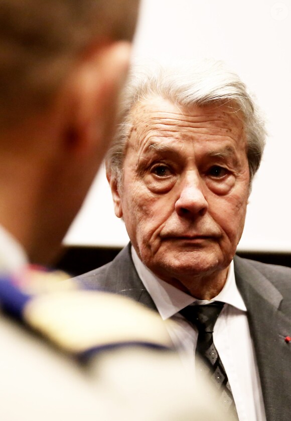 Alain Delon a raconté son amitié, son amour, sa passion pour le Général de Gaulle, devant la presse réunie au Mémorial de Colombey-les-Deux-Églises, la star du cinéma français est venue faire la promotion du spectacle "Génération de Gaulle", présenté le soir même en avant-première. Un spectacle nocturne son et lumière auquel il prête sa voix. Un honneur selon celui qui voue une admiration totale au Général. Colombey-les-Deux-Eglises, le 17 Juin 2016. © Dominique Jacovides/Bestimage