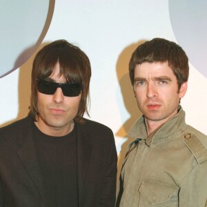 Liam Gallagher et Noel à Londres en avril 2002