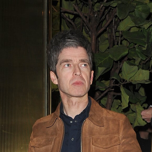 Noel Gallagher à la sortie du restaurant "Isabella" à Londres, le 24 mars 2017.