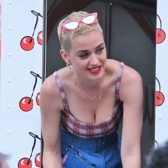 Katy Perry en promotion pour son morceau Cherry Pie à Times Square à New York le 28 avril 2017