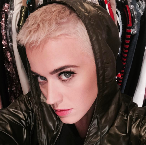 Katy Perry a pubié une photo de sa nouvelle coupe de cheveux sur Instagram au mois d'avril 2017