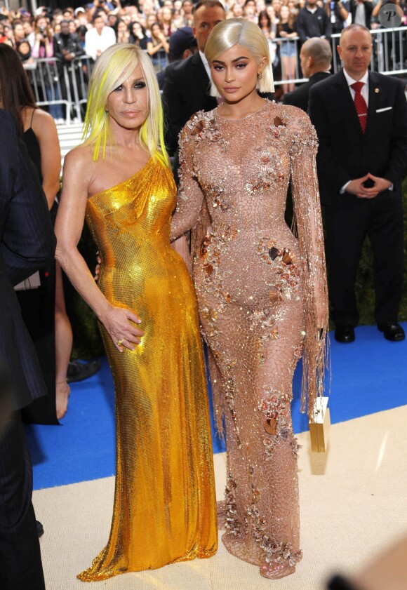 Donatella Versace et Kylie Jenner assistent au Met Gala 2017 au Metropolitan Museum of Art. New York, le 1er mai 2017.