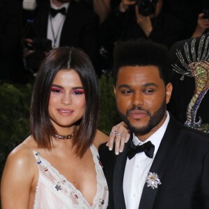 Selena Gomez et son compagnon The Weeknd (Abel Tesfaye) - Les célébrités arrivent au MET 2017 Costume Institute Gala sur le thème de "Rei Kawakubo/Comme des Garçons: Art Of The In-Between" à New York le 1er mai 2017.