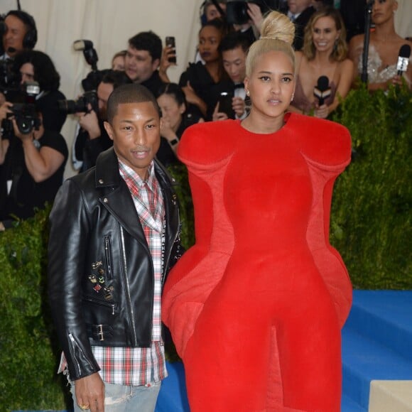 Pharrell Williams et le top Helen Lasichanh - Les célébrités arrivent au MET 2017 Costume Institute Gala sur le thème de "Rei Kawakubo/Comme des Garçons: Art Of The In-Between" à New York, le 1er mai 2017