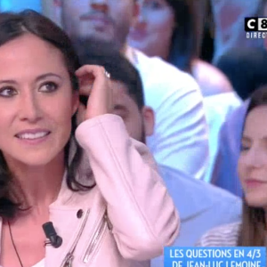Fabienne Carat draguée par Jean-Michel Maire dans "Touche pas à mon poste" sur C8, le 3 mai 2017.