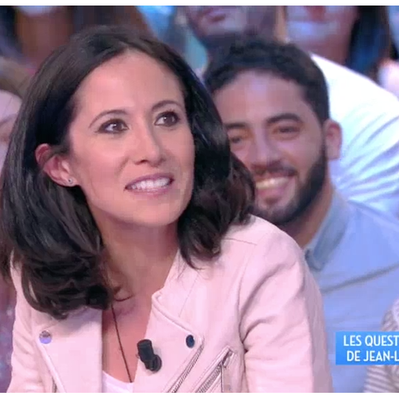 Fabienne Carat draguée par Jean-Michel Maire dans "Touche pas à mon poste" sur C8, le 3 mai 2017.