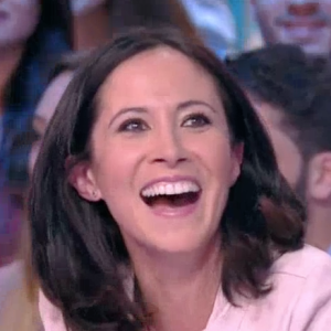 Fabienne Carat draguée par Jean-Michel Maire dans "Touche pas à mon poste" sur C8, le 3 mai 2017.