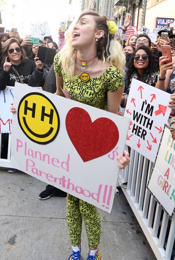 Miley Cyrus - Les célébrités participent à la 'marche des femmes' contre Trump à Los Angeles, le 21 janvier 2017 © F. Sadou/AdMedia via Zuma/Bestimage