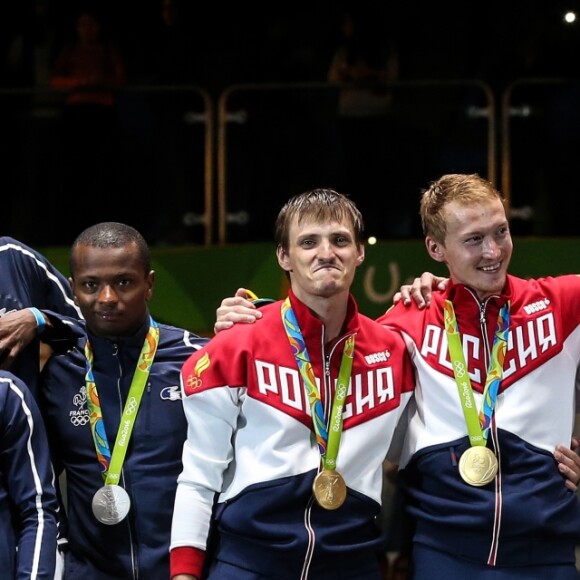 L'équipe de France de Fleuret (Jeremy Cadot, Erwan le Pechoux, Enzo Lefort et Jean-Paul Tony Helissey) médaille d'argent par équipe lors des Jeux Olympiques (JO) de Rio 2016 à Rio de Janeiro le 12 aout 2016.