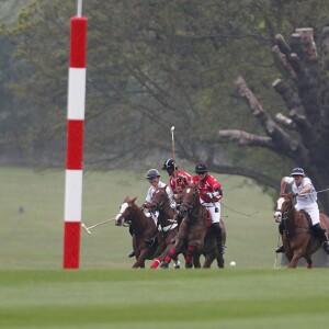 Le prince Harry prenait part le 6 mai 2017, sous le regard de sa compagne Meghan Markle, à l'Audi Polo Challenge au club de polo de Coworth Park à Ascot.