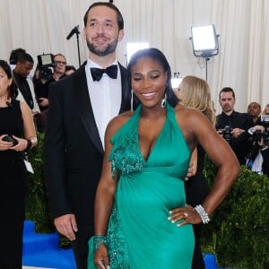 Serena Williams, enceinte de son premier enfant, et son compagnon Alexis Ohanian lors du Met Gala 2017 organisé par le Costume Institute Gala sur le thème de "Rei Kawakubo/Comme des Garçons: Art Of The In-Between" à New York le 1er mai 2017. © Christopher Smith/AdMedia via Zuma/Bestimage01/05/2017 - New York