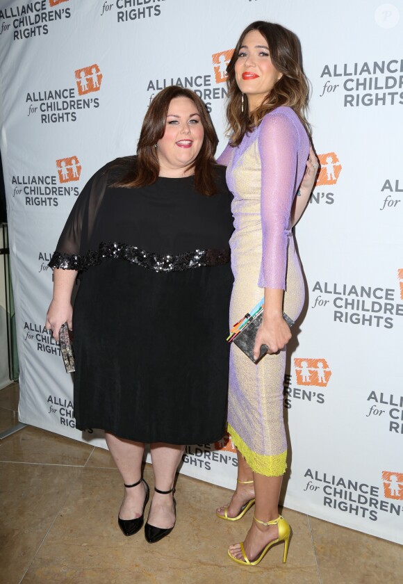 Mandy Moore et Chrissy Metz - People lors du 25ème anniversaire de la soirée "Alliance For Children's Rights" à Beverly Hills le 17 mars 2017.