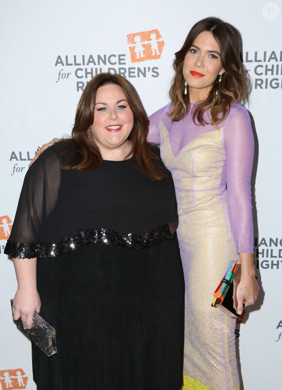 Mandy Moore et Chrissy Metz - People lors du 25ème anniversaire de la soirée "Alliance For Children's Rights" à Beverly Hills le 17 mars 2017.