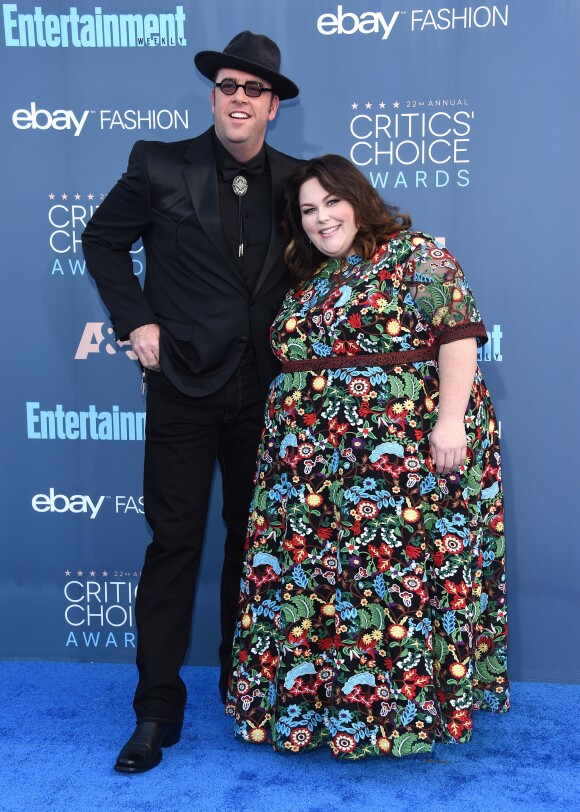 Chris Sullivan et Chrissy Metz à la 22ème soirée annuelle Critics' Choice Awards au Barker Hangar à Santa Monica, le 11 décembre 2016.