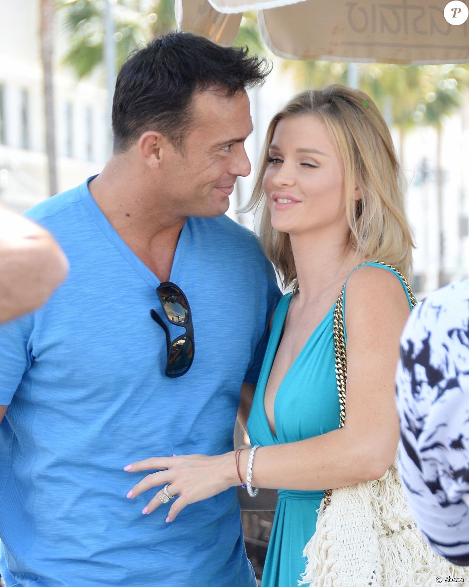 Joanna Krupa Et Romain Zago Beverly Hills Los Angeles Le 29 Avril Joanna Krupa Et Romain Zago Beverly Hills Los Angeles Le 29 Avril