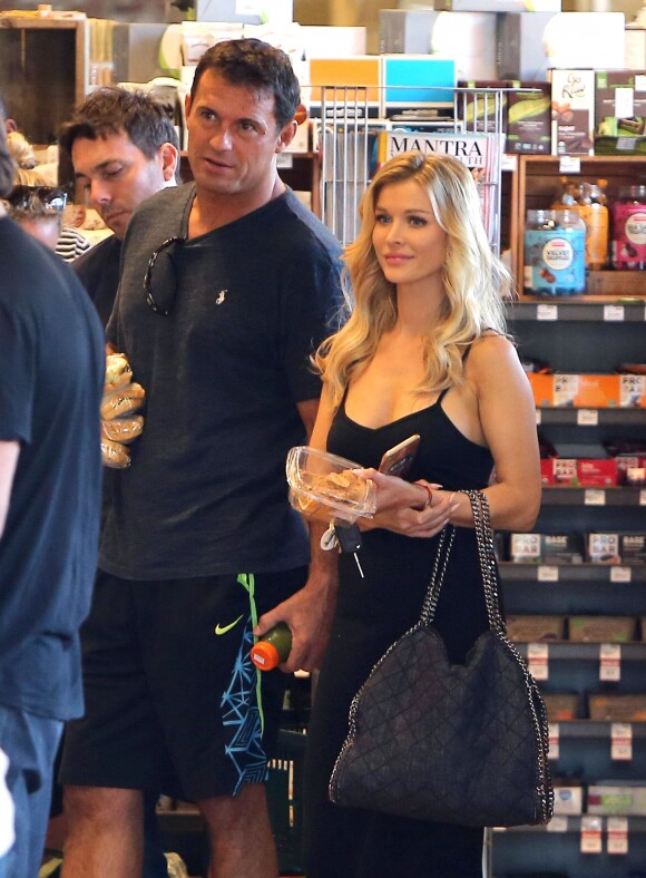 Exclusif - Joanna Krupa et son mari Romain Zago à West Hollywood, Los Angeles, le 7 juollet 2016.