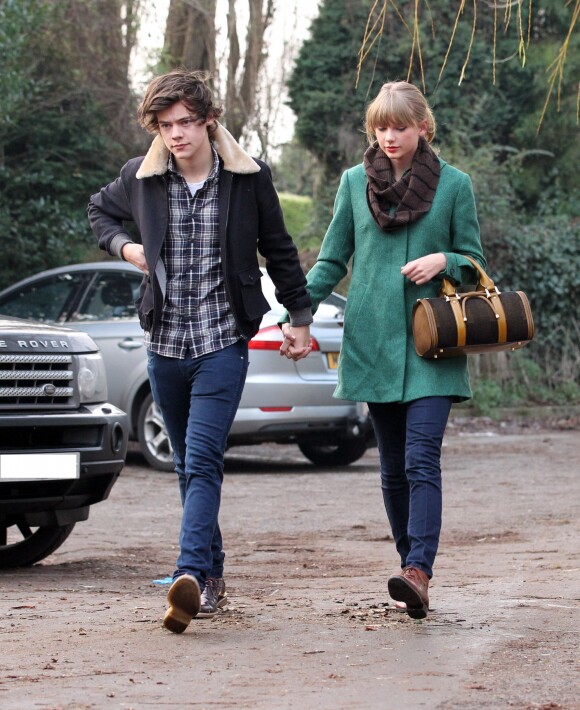 Exclusif - Taylor Swift et Harry Styles vont dejeuner en amoureux pour les 23 ans de la chanteuse, a Cheshire, le 13 decembre 2012.