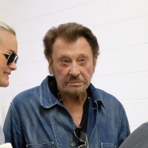 Exclusif - Johnny Hallyday, sa femme Laeticia au bureau de vote de Los Angeles pour les élections présidentielles françaises de 2017. Le 6 mai 2017 © Chris Delmas / Bestimage