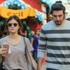 La jeune actrice Lucy Hale et son compagnon Anthony Kalabretta font du shopping à Brentwood le 21 novembre 2015.