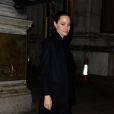 Angelina Jolie sort à pied de son hôtel de Londres pour se rendre au palais de Buckingham le 14 mars 2017.