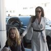 Angelina Jolie et ses enfants, Shiloh Jolie-Pitt, Maddox Jolie-Pitt, Pax Jolie-Pitt, Zahara Jolie-Pitt, Vivienne Jolie-Pitt et Knox Jolie-Pitt arrivent à l'aéroport LAX de Los Angeles, Calirfornie, Etats-Unis, le 11 mars 2017