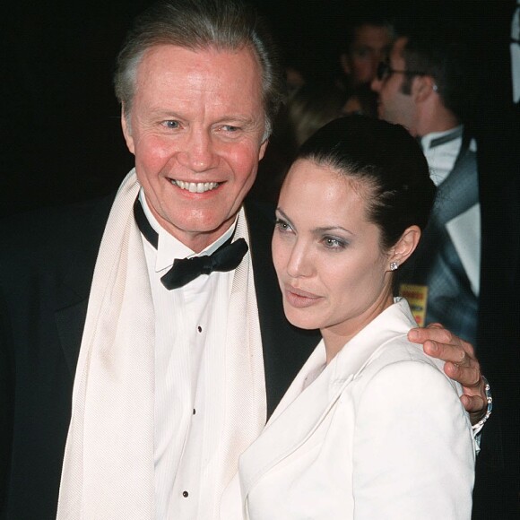 Jon Voight et Angelina Jolie à l'after-party des Oscars à Los Angeles le 9 avril 2001