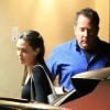 Exclusif - Angelina Jolie est allée diner avec ses enfants Pax, Zahara, Vivienne et Knox et son père Jon Voight à Beverly Hills. Angelina Jolie a vécu une enfance très particulière. Douloureuse et majoritairement passée au côté de sa mère actrice. À l'opposé, un père absent, séparé de la comédienne franco-canadienne en 1978 alors qu'Angie n'est âgée que de 3 ans à peine. Il semble que Angie ait pardonné son père et décidé de renouer des liens. Le 15 mai 2017