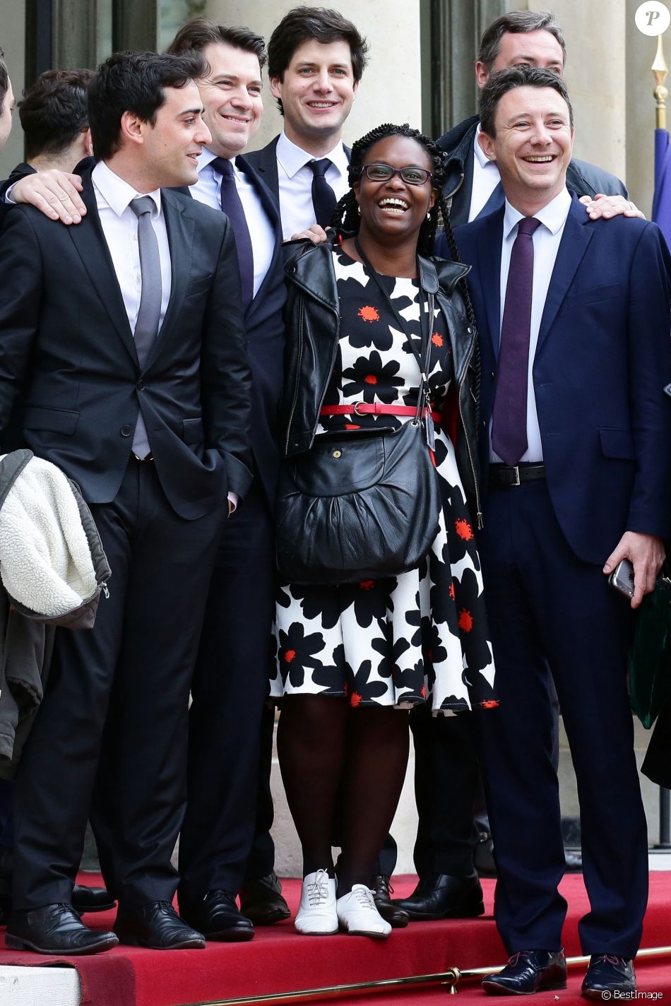 Sibeth Ndiaye la conseillère de Macron fait le buzz avec son look lors de l'investiture. Photos