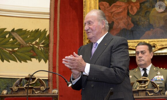 Le roi Juan Carlos a décoré sa soeur l'infante Margarita de la médaille d'or de l'Académie royale de médecine à Madrid en Espagne le 8 mai 2017.