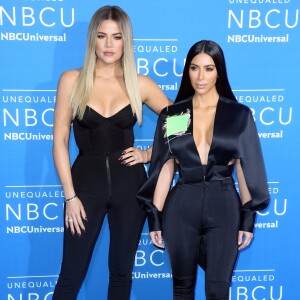 Khloé et Kim Kardashian assistent à l'UpFront du groupe NBCUniversal au Radio City Music Hall. New York, le 15 mai 2017.