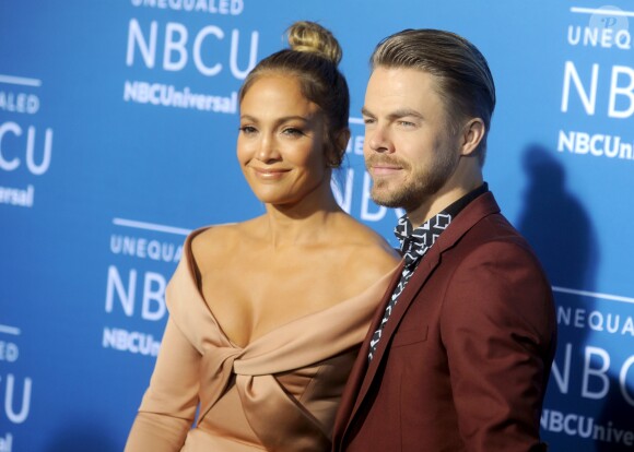 Jennifer Lopez et Derek Hough assistent à l'UpFront du groupe NBCUniversal au Radio City Music Hall. New York, le 15 mai 2017.