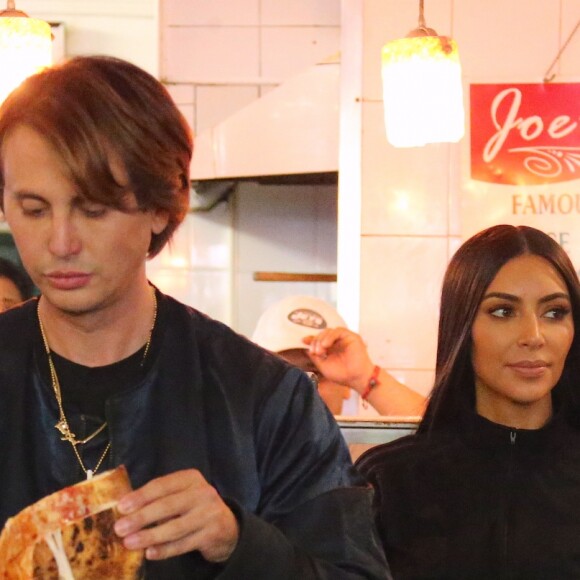 Kim, Khloé Kardashian et Jonathan Cheban à New York, le 15 mai 2017.