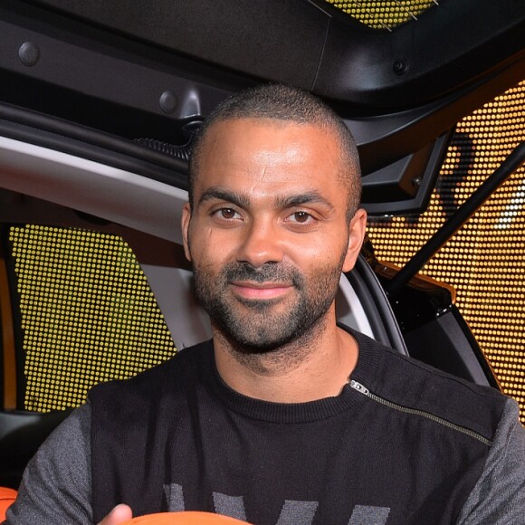 Tony Parker en séance de dédicace à l'Atelier Renault à Paris, France, le 13 septembre 2016. © Veeren/Bestimage.