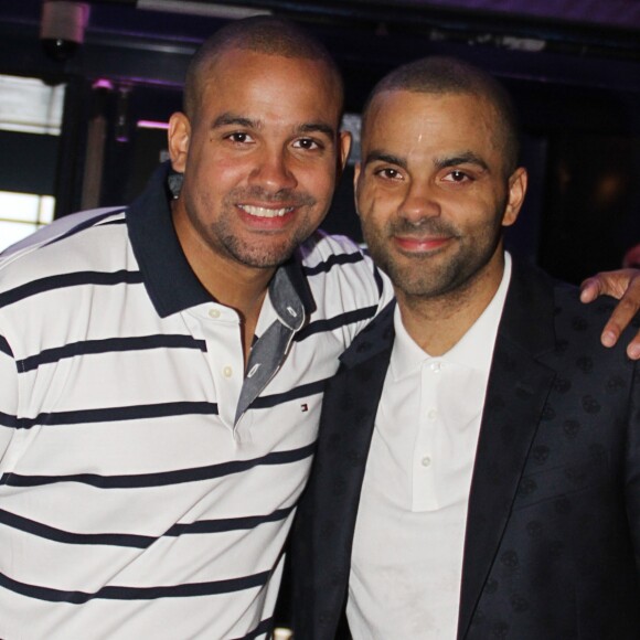 Exclusif - Tony Parker et son frère Pierre - Soirée au club "Le Queen" à Paris. Le 16 mai 2015.