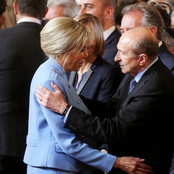 Brigitte Macron et Gérard Collomb - Le président Emmanuel Macron a reçu le collier de Grand maître de la Légion d'honneur dans la Salle des fêtes du palais de l'Elysée à Paris, France, le 14 mai 2017.