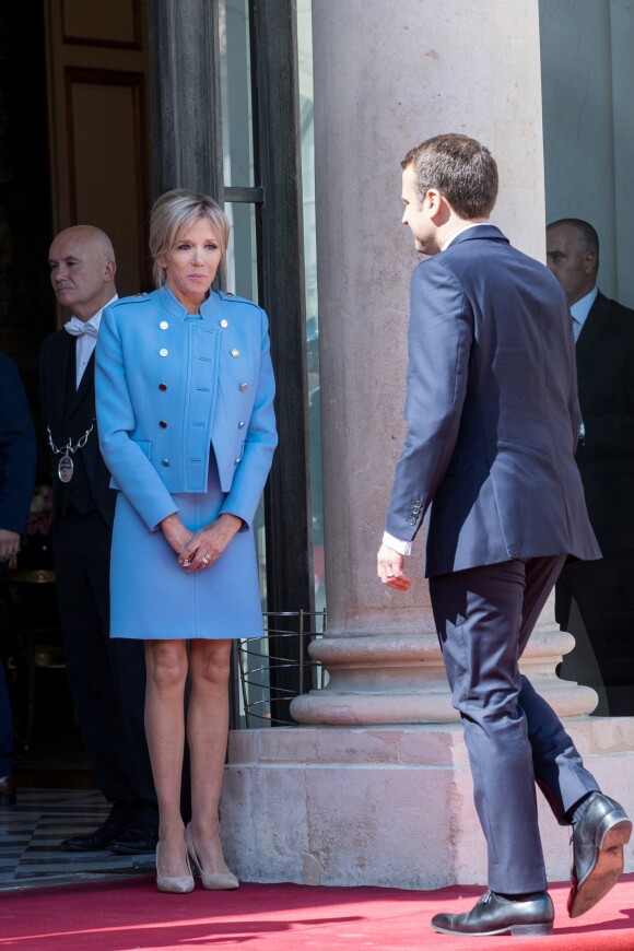 Emmanuel Macron et sa femme Brigitte Macron - Passation de pouvoir entre Emmanuel Macron et François Hollande au Palais de l'Elysée à Paris le 14 mai 2017.