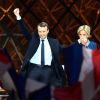 Emmanuel Macron et sa femme Brigitte - Le président-élu, Emmanuel Macron, prononce son discours devant la pyramide au musée du Louvre à Paris, après sa victoire lors du deuxième tour de l'élection présidentielle le 7 mai 2017.