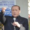 Silvio Berlusconi - Silvio Berlusconi en meeting électoral devant sa compagne Francesca Pascale à Versilia en Italie le 6 juin 2015.