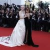 Elle Fanning et Susan Sarandon (lunettes Gentle Monster) - Montée des marches du film "Les Fantômes d'Ismaël" lors de la cérémonie d'ouverture du 70ème Festival International du Film de Cannes. Le 17 mai 2017 © Borde-Jacovides-Moreau/Bestimage