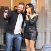 Kim Kardashian est allée déjeuner au restaurant Chin Chin avec son meilleur ami Jonathan Cheban et sa soeur Kourtney Kardashian à Los Angeles, le 8 mai 2017