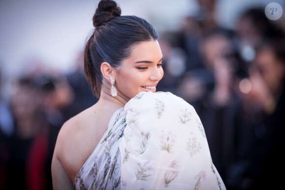 Kendall Jenner, habillée par Giambattista Valli - Montée des marches du film "120 battements par minute" lors du 70ème Festival International du Film de Cannes. Le 20 mai 2017. © Borde-Jacovides-Moreau / Bestimage