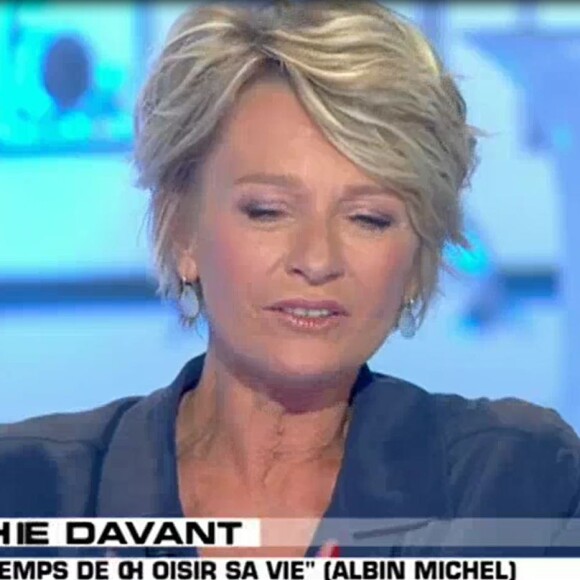 Sophie Davant sur le plateau de Salut les Terriens ! sur C8 le 20 mai 2017.