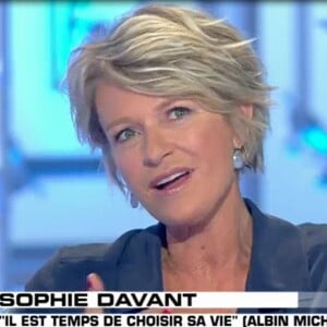 Sophie Davant sur le plateau de Salut les Terriens ! sur C8 le 20 mai 2017.