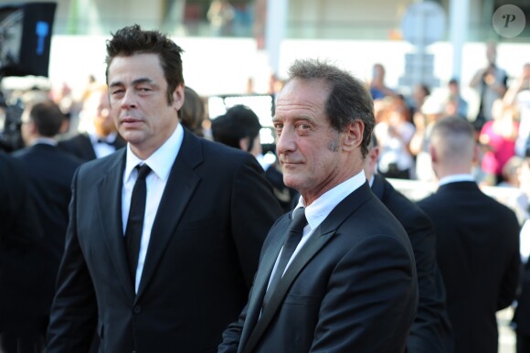 Benicio Del Toro et Vincent Lindon - Montée des marches de la soirée du 70ème anniversaire du Festival International du Film de Cannes, France, le 23 mai 2017.
